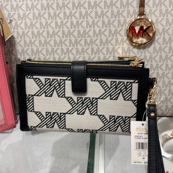 MICHAEL KORS JET SET TRAVEL 35S3GTVW7J LIGHT SAGE LG DOUBLE ZIP WRISTLET-WALLET- - Picture 14 of 16